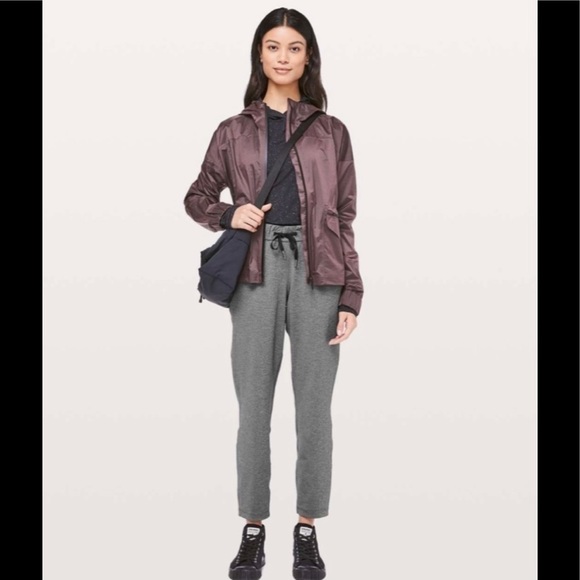 Lululemon On The Fly Pant Size 6 color grey